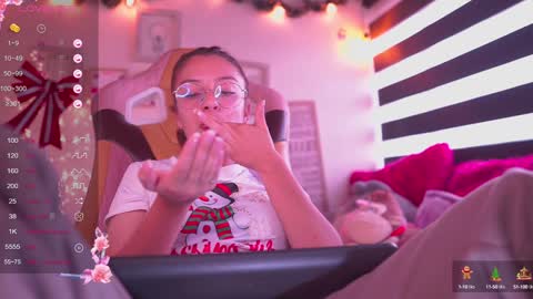 Snapshot of milly_kenner chatting on 12-11-24, 07:57 MILLY online show from 12-11-24, 07:57