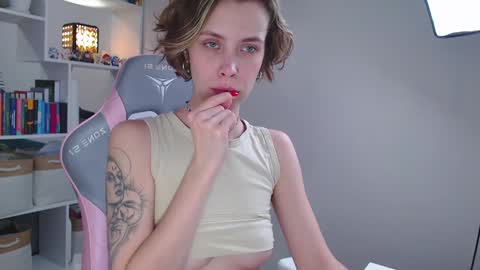 Snapshot of milly_ross23 chatting on 12-12-24, 03:27 Milly online show from 12-12-24, 03:27