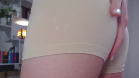 Snapshot of milly_ross23 chatting on 12-20-24, 10:05 Milly online show from 12-20-24, 10:05