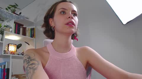 Snapshot of milly_ross23 chatting on 01-05-25, 09:05 Milly online show from 01-05-25, 09:05