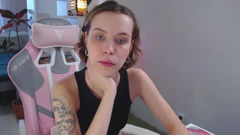 Snapshot of milly_ross23 chatting on 01-06-25, 05:19 Milly online show from 01-06-25, 05:19