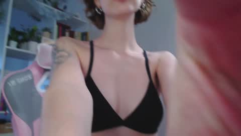 Snapshot of milly_ross23 chatting on 01-06-25, 08:24 Milly online show from 01-06-25, 08:24