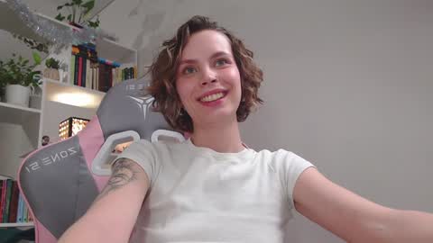 Snapshot of milly_ross23 chatting on 01-19-25, 01:33 Milly online show from 01-19-25, 01:33