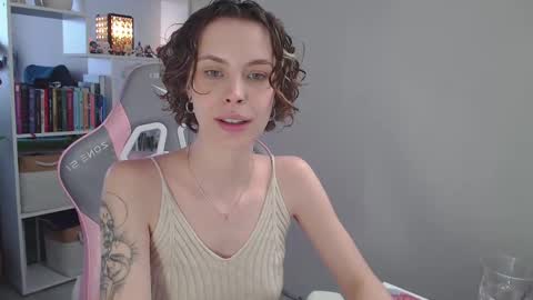 Snapshot of milly_ross23 chatting on 02-15-25, 06:55 Milly online show from 02-15-25, 06:55