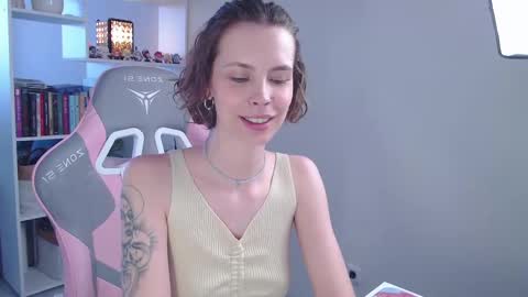 Snapshot of milly_ross23 chatting on 02-24-25, 06:38 Milly online show from 02-24-25, 06:38