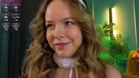 Snapshot of milly_shy chatting on 12-27-24, 07:40 Milly online show from 12-27-24, 07:40