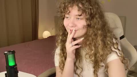 milounee online show from 02-09-26, 05:44