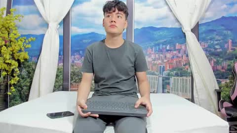 Snapshot of miltondelis chatting on 09-25-25, 03:32 miltondelis online show from 09-25-25, 03:32