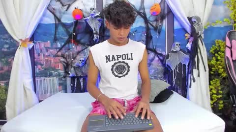 Snapshot of miltondelis chatting on 10-24-25, 03:03 miltondelis online show from 10-24-25, 03:03