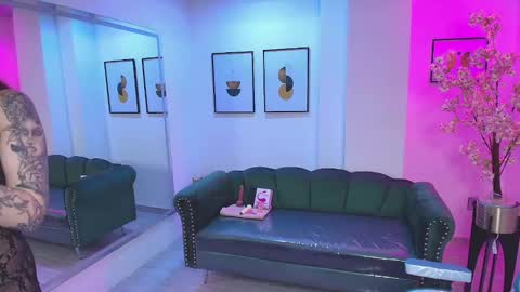 Snapshot of milu_ballmer chatting on 02-04-25, 02:43 Milu ballmer  online show from 02-04-25, 02:43