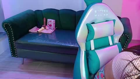 Snapshot of milu_ballmer chatting on 02-05-25, 02:37 Milu ballmer  online show from 02-05-25, 02:37