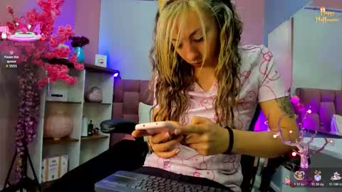  Milu Belucci  online show from 11-11-25, 02:17