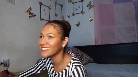 Snapshot of milu_curly chatting on 10-18-25, 05:32 Milu online show from 10-18-25, 05:32