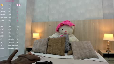 Snapshot of milu_gomez chatting on 12-15-24, 10:26 Milu Gomez online show from 12-15-24, 10:26