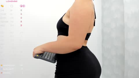 Snapshot of milu_gomez chatting on 01-13-25, 10:24 Milu Gomez online show from 01-13-25, 10:24