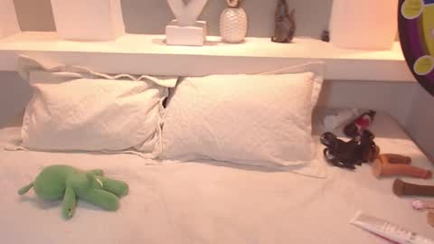 Snapshot of milu_w4llace chatting on 10-01-25, 02:06 Milu Wallace  online show from 10-01-25, 02:06