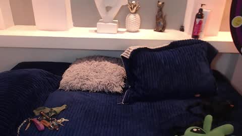 Snapshot of milu_w4llace chatting on 10-21-25, 11:38 Milu Wallace  online show from 10-21-25, 11:38