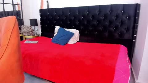 Snapshot of miluuu18 chatting on 12-16-24, 04:13 Miluu online show from 12-16-24, 04:13