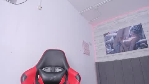 Snapshot of miluuu18 chatting on 01-10-25, 11:50 Miluu online show from 01-10-25, 11:50