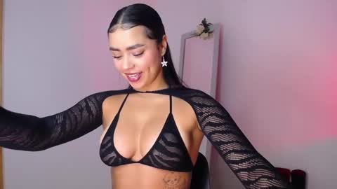 Mily Ortiz online show from 10-13-25, 01:33