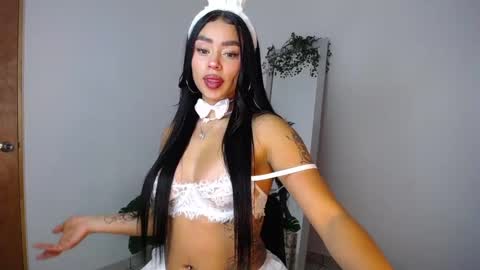 Mily Ortiz online show from 10-30-25, 02:51