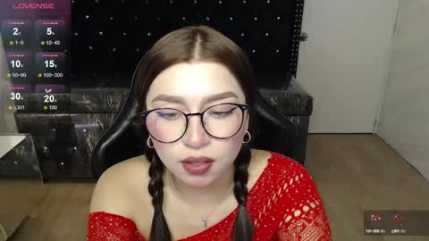 Snapshot of mily_thomson_b chatting on 12-14-24, 01:05 Mily online show from 12-14-24, 01:05