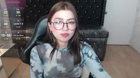 Snapshot of mily_thomson_b chatting on 12-21-24, 04:03 Mily online show from 12-21-24, 04:03