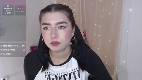 Snapshot of mily_thomson_b chatting on 01-12-25, 11:15 Mily online show from 01-12-25, 11:15