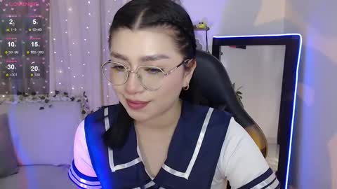 Snapshot of mily_thomson_b chatting on 10-30-25, 06:52 Mily online show from 10-30-25, 06:52