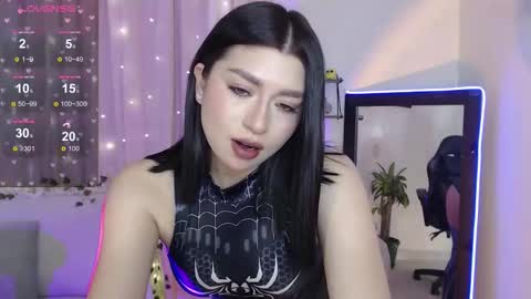 Snapshot of mily_thomson_b chatting on 10-31-25, 06:42 Mily online show from 10-31-25, 06:42