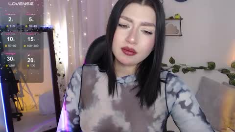 Snapshot of mily_thomson_b chatting on 11-25-25, 02:28 Mily online show from 11-25-25, 02:28