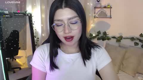 Snapshot of mily_thomson_b chatting on 12-04-25, 06:27 Mily online show from 12-04-25, 06:27