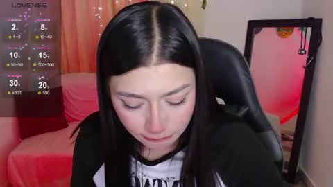 Snapshot of mily_thomson_b chatting on 06-11-26, 02:53 Mily online show from 06-11-26, 02:53