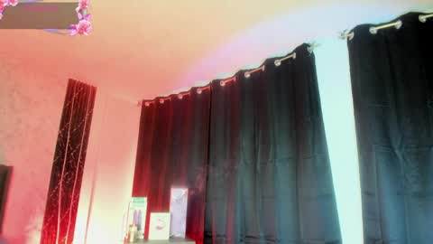 Snapshot of milyferrer chatting on 06-05-26, 02:18 Mily online show from 06-05-26, 02:18
