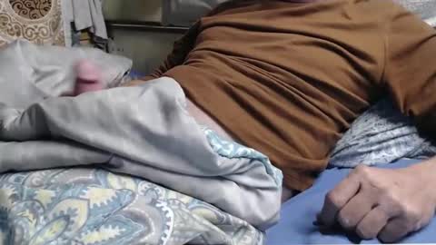 Snapshot of mimes32 chatting on 11-21-25, 12:21 mimes32 online show from 11-21-25, 12:21