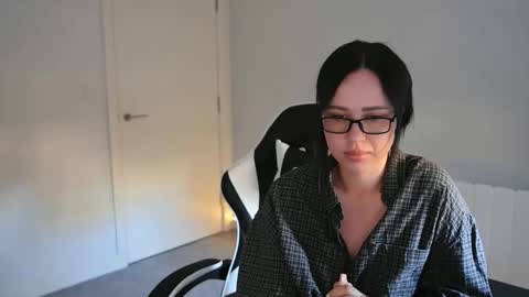 SweetVall online show from 04-28-26, 04:45