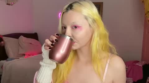 Snapshot of mimsymarlo chatting on 12-26-24, 12:25 mimsymarlo online show from 12-26-24, 12:25