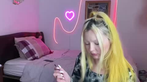 Snapshot of mimsymarlo chatting on 12-28-24, 10:44 mimsymarlo online show from 12-28-24, 10:44