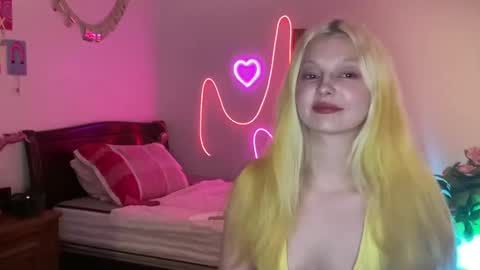 Snapshot of mimsymarlo chatting on 02-08-25, 11:02 mimsymarlo online show from 02-08-25, 11:02