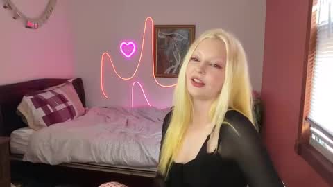 Snapshot of mimsymarlo chatting on 02-14-25, 09:32 mimsymarlo online show from 02-14-25, 09:32