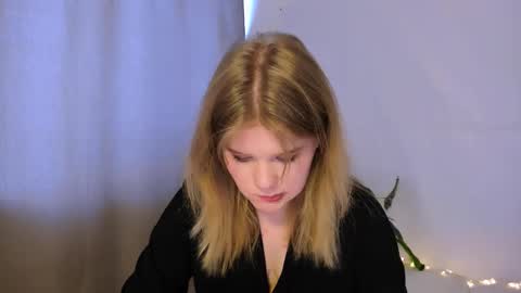 hi Im Mina  online show from 03-10-25, 04:17