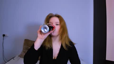 hi Im Mina  online show from 12-17-25, 01:44