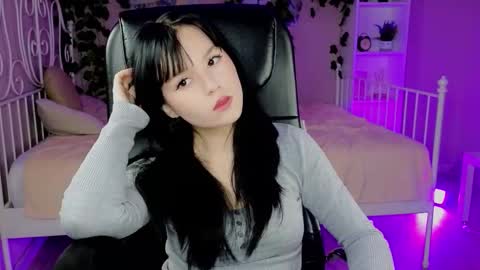 Snapshot of mina_yoon chatting on 10-16-25, 10:16 Mina online show from 10-16-25, 10:16