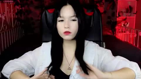 Snapshot of mina_yoon chatting on 10-31-25, 10:16 Mina online show from 10-31-25, 10:16