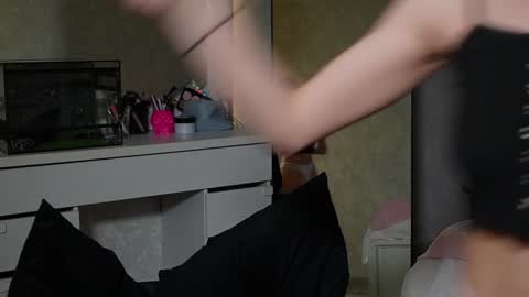 Snapshot of mindlure chatting on 03-05-26, 03:13 Emily online show from 03-05-26, 03:13