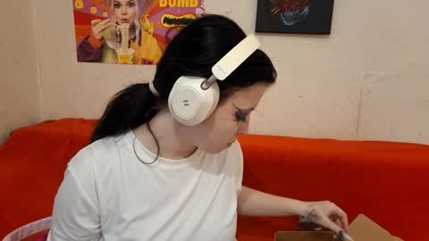 Mindy online show from 02-20-26, 06:37