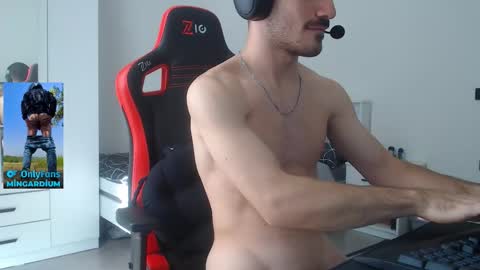 Snapshot of mingardium chatting on 10-19-25, 11:33 online show from 10-19-25, 11:33