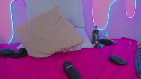 Snapshot of mingie_rouse chatting on 01-18-25, 05:37 Mingie online show from 01-18-25, 05:37