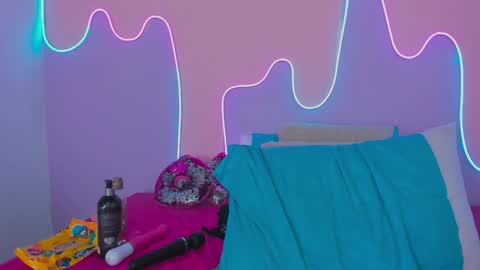 Snapshot of mingie_rouse chatting on 01-21-25, 05:51 Mingie online show from 01-21-25, 05:51