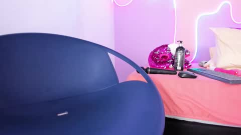 Snapshot of mingie_rouse chatting on 02-19-25, 06:00 Mingie online show from 02-19-25, 06:00